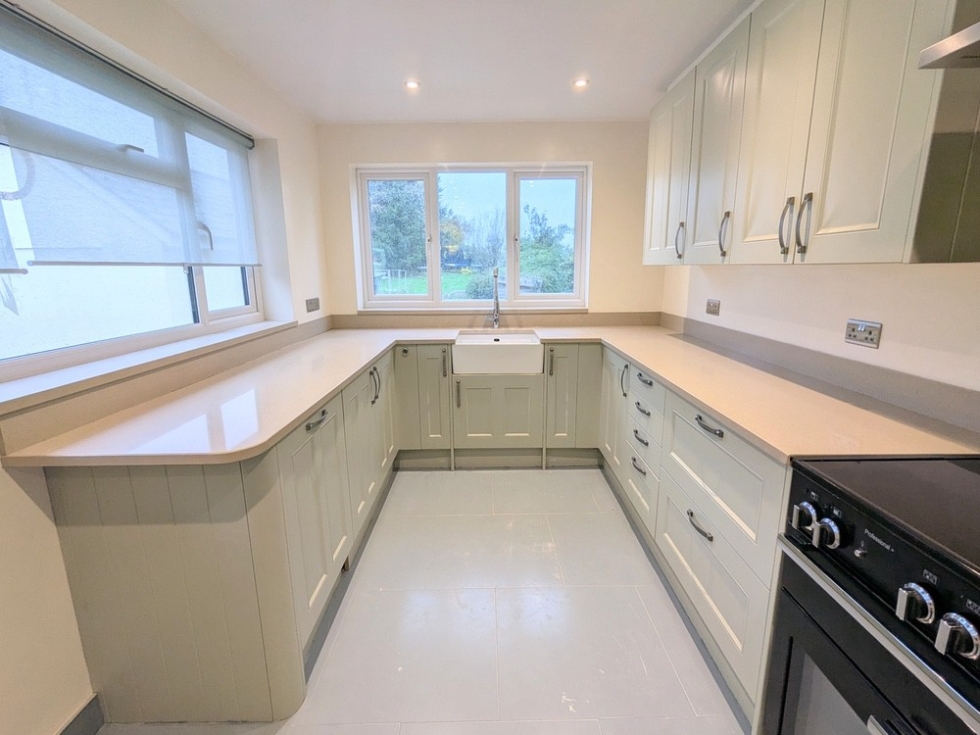 Wren Pale Green Shaker Kitchen with Quartz Worktops & Bosch Appliances ...